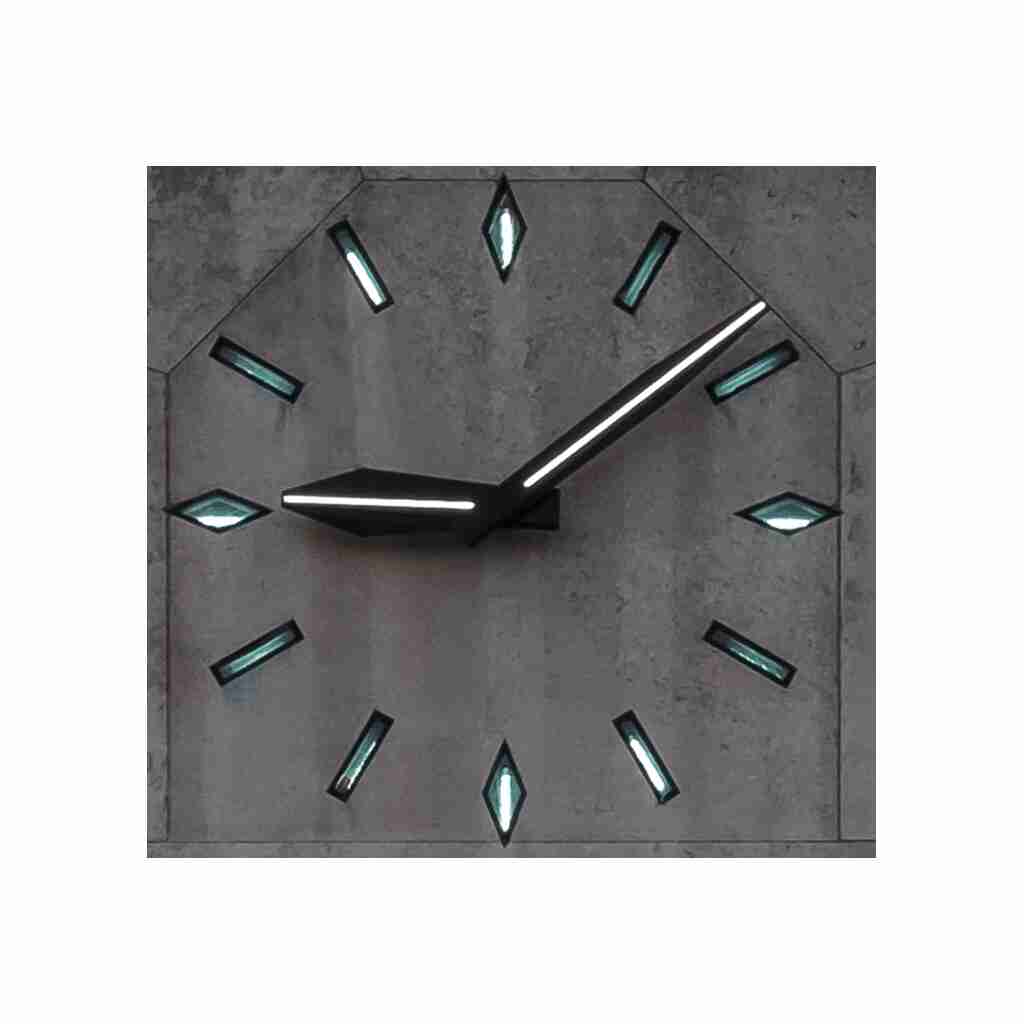 Orologio da torre e facciata illuminato - 1
